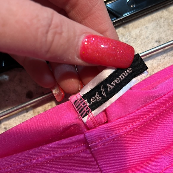 Neon pink short - Picture 2 of 4